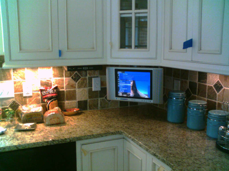 Venturer Klv39150 15 Inch Under Cabinet Lcd Tv Dvd Combination Enchanting Kitchen Radio Under Cabinet With Additional